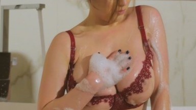 Tessa Fowler - Bubbles In The Tub